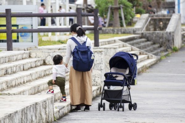 ママ 子育て 時代遅れ